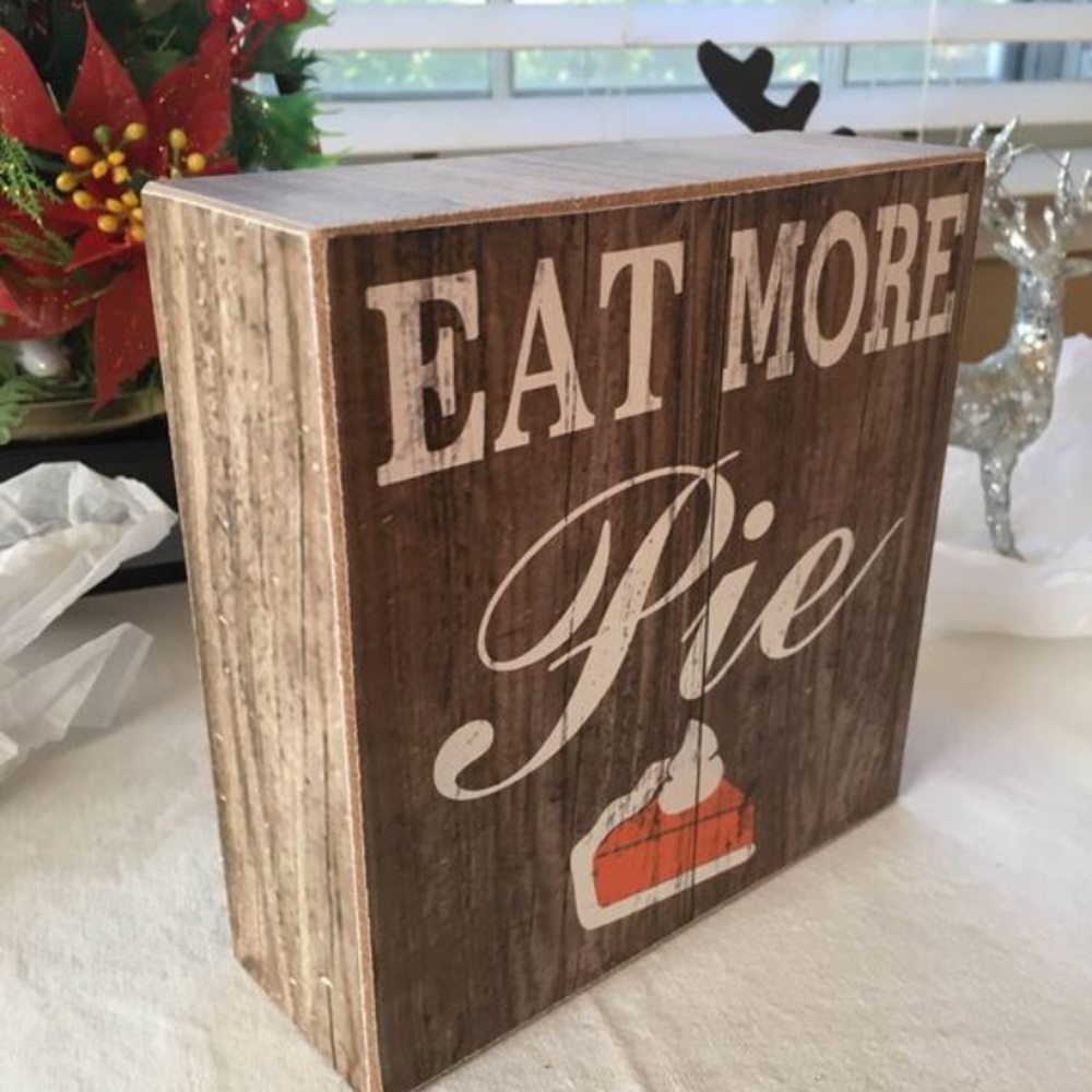 EAT MORE PIE Plaque Features A Pumpkin Pie